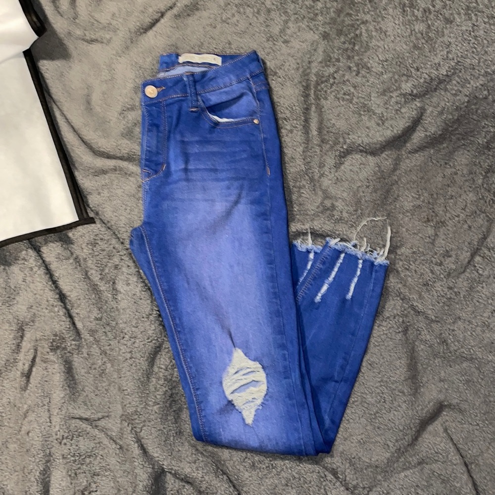 Woman’s Distressed jeans size 9